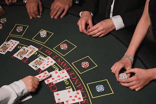 Understanding the Near-Miss Effect in Casino Games: Insights into Player Psychology